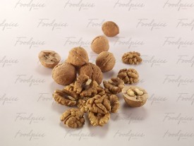 Walnuts Whole and peeled walnuts image preview