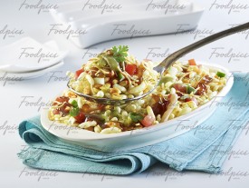 Bhel with chutney Spoonful of bhel preview