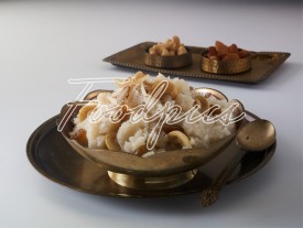 Sheera Sweet semolina pudding with dry fruits image preview